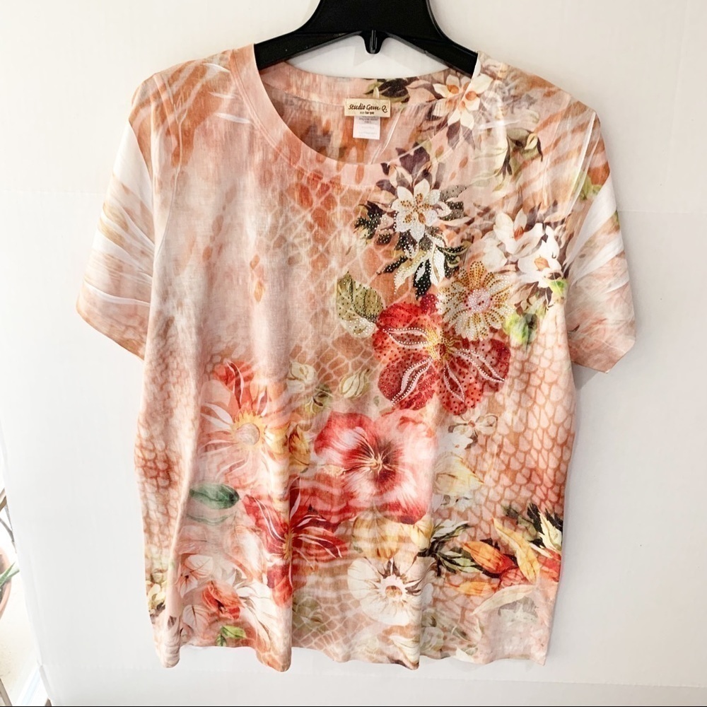 Studio Gem XXL Cream Red Floral Embellished Short Sleeve Top